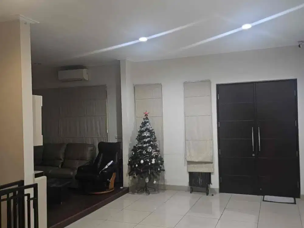 Rumah full renovasi green lake city