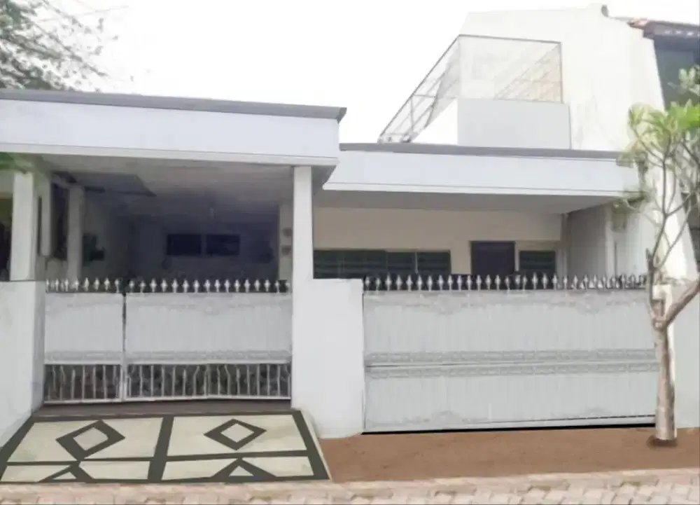 Rumah hitung tanah manyar butuh renov tengah kota