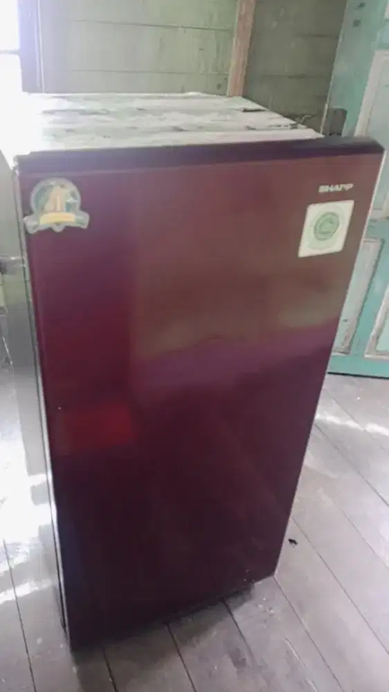 Kulkas 1pintu Sharp kirei polos,siap pakai.