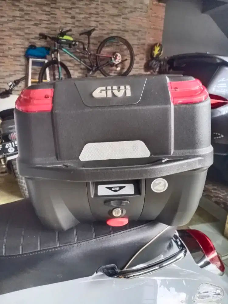 Box motor merk Givi