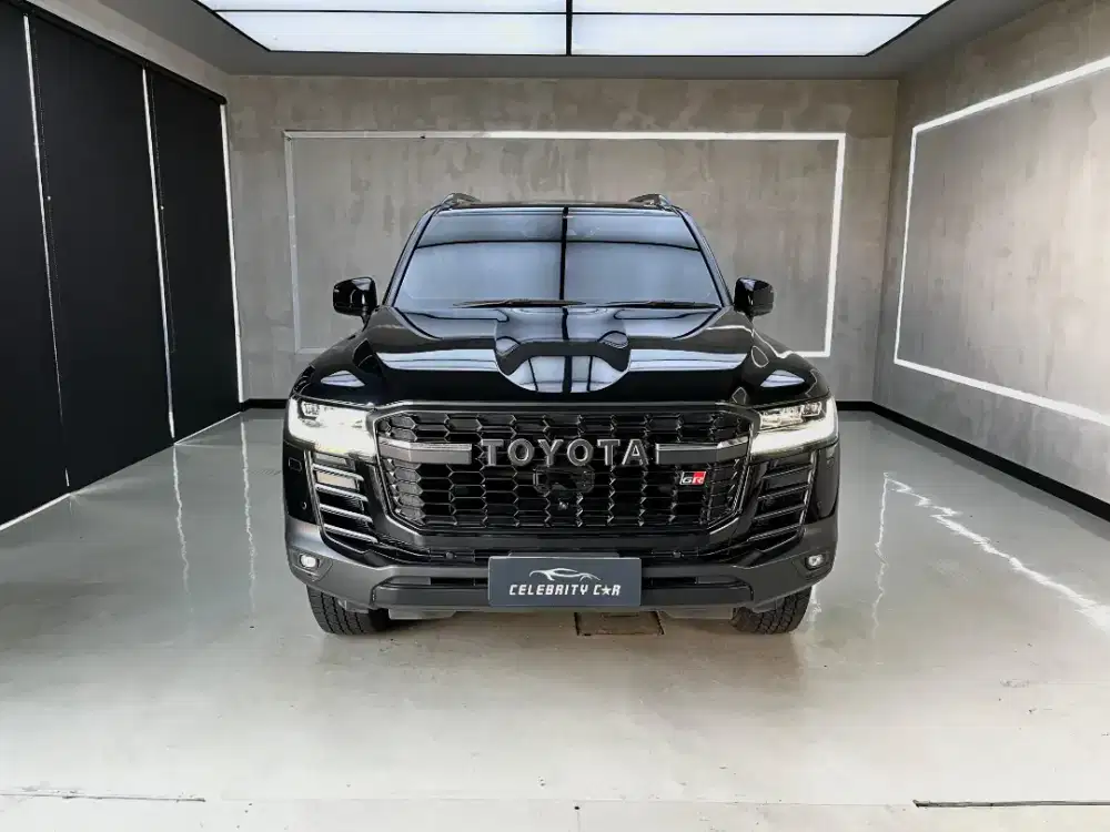 Toyota Landcruiser 300 GR-S Diesel Black Metallic 2023