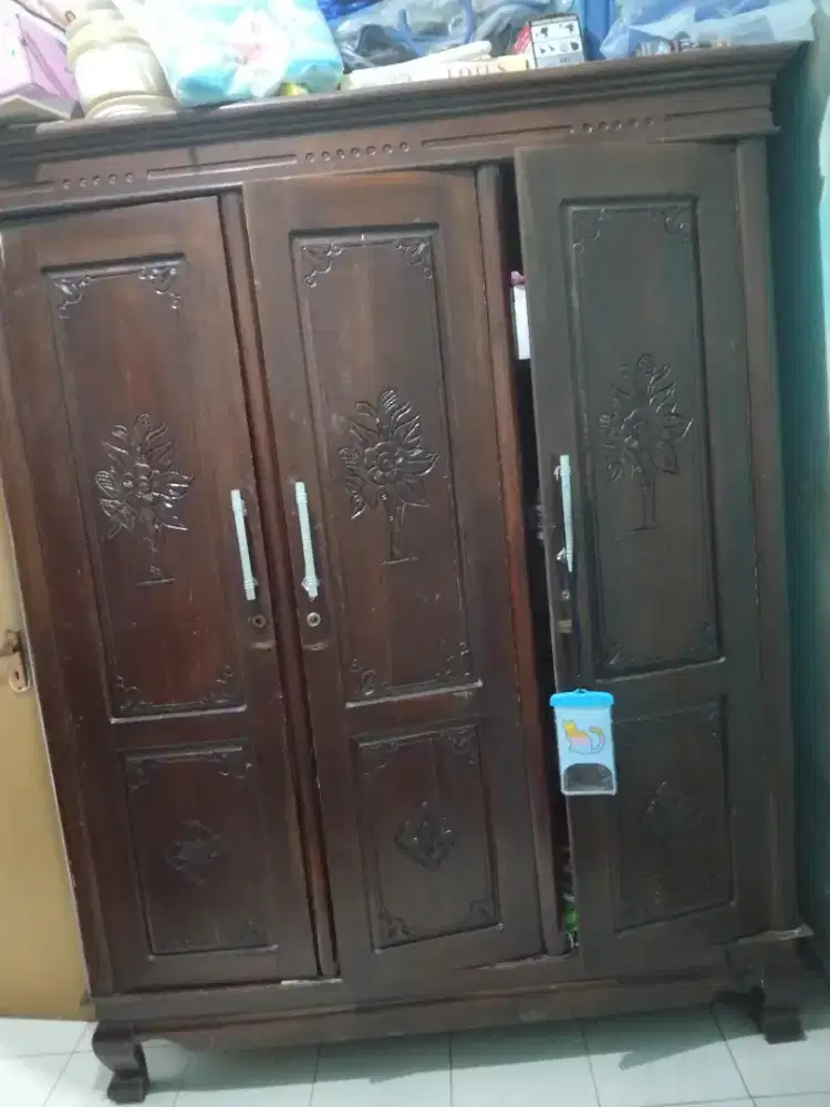 Lemari kayu jati muda 3 pintu
