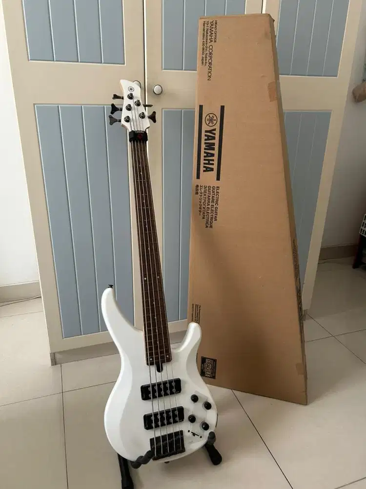 Bass Yamaha TRBX 305 Putih / White 99% Mulus