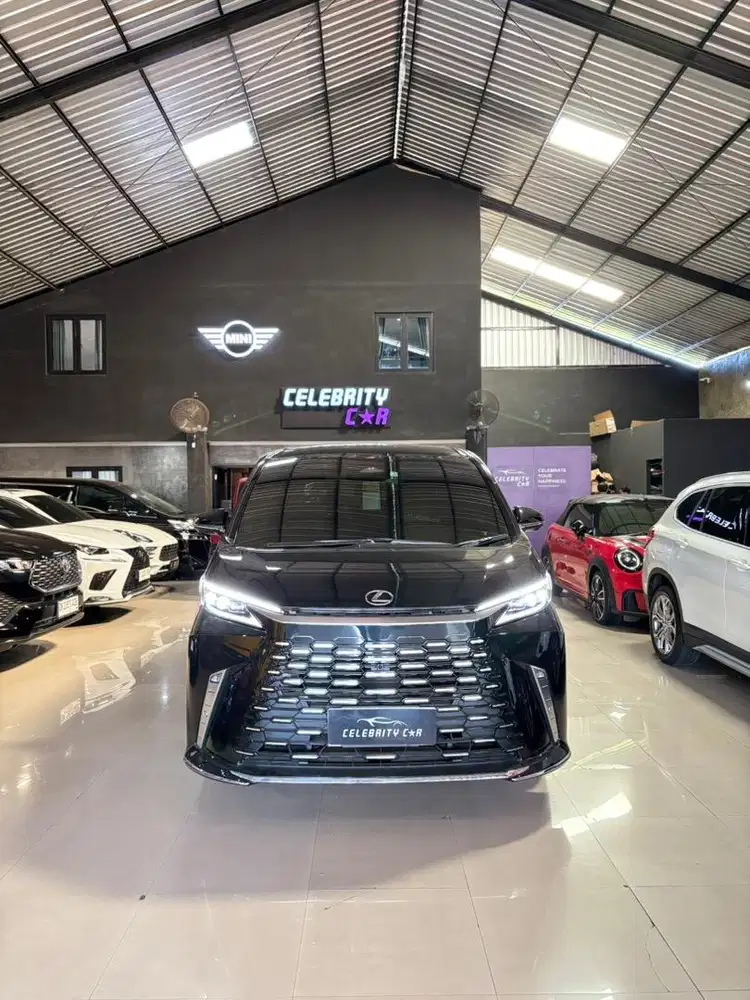 Lexus LM350H 7Seater AT 2024