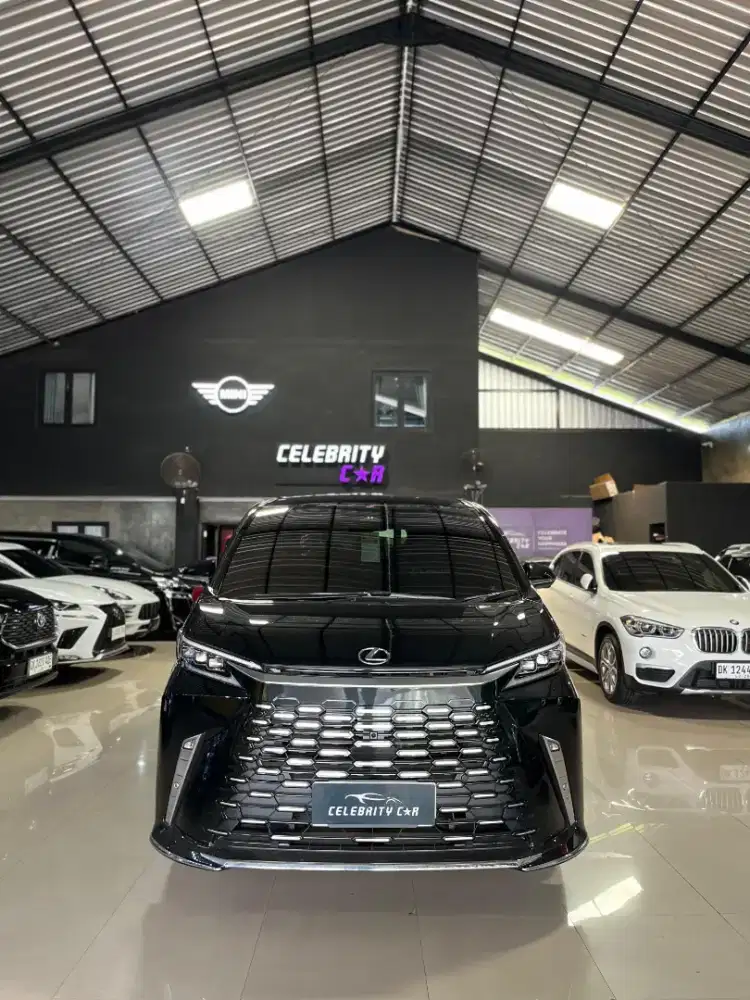 Lexus LM 350H 7Seater Graphite Black 2024