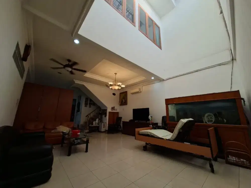 Rumah Pluit 10X20 Hadap Timur 2,5 Lantai SHM bisa KPR