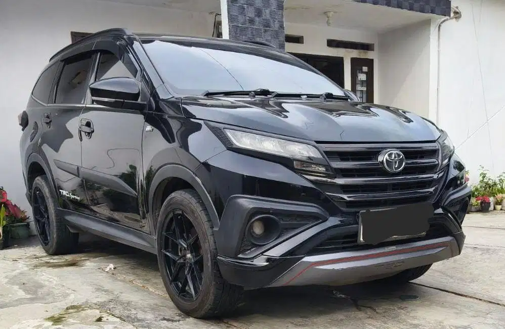 Toyota Rush 1,5 S Matic Hitam Metalic