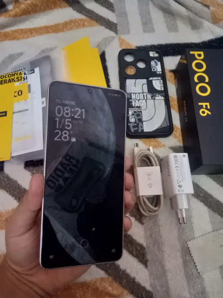 Poco F6 12/512 - Titanium/Silver