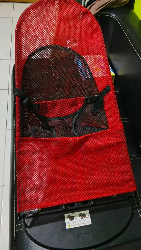 Ayunan bayi warna merah hitam