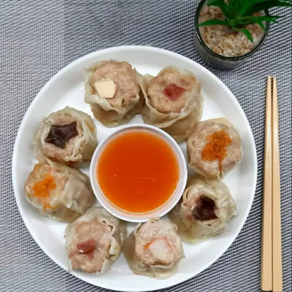 Admin resepsionis  dan  Tim cetak dimsum