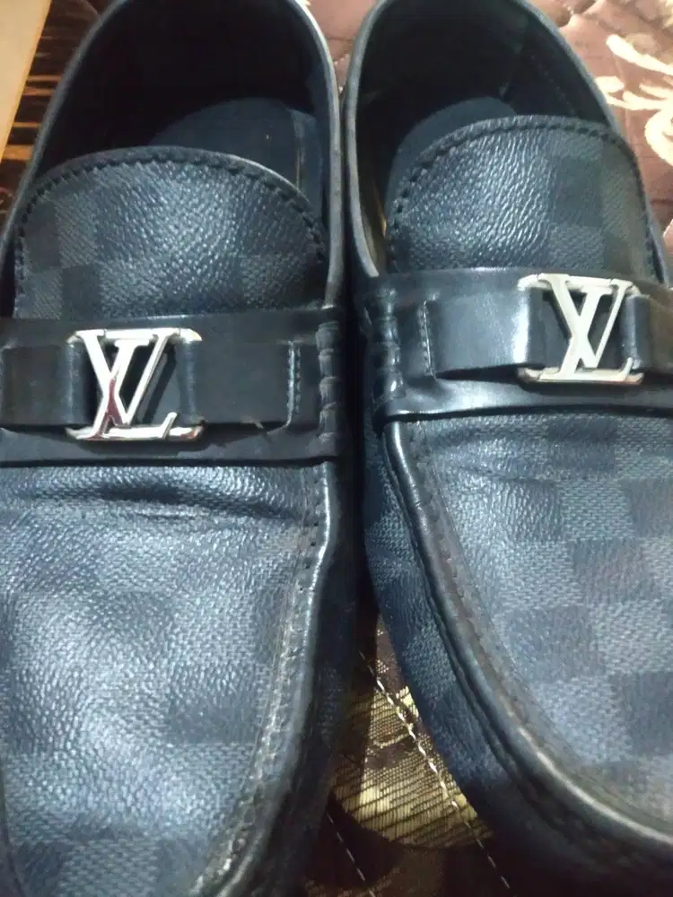 Sepatu pria original louis vuitton