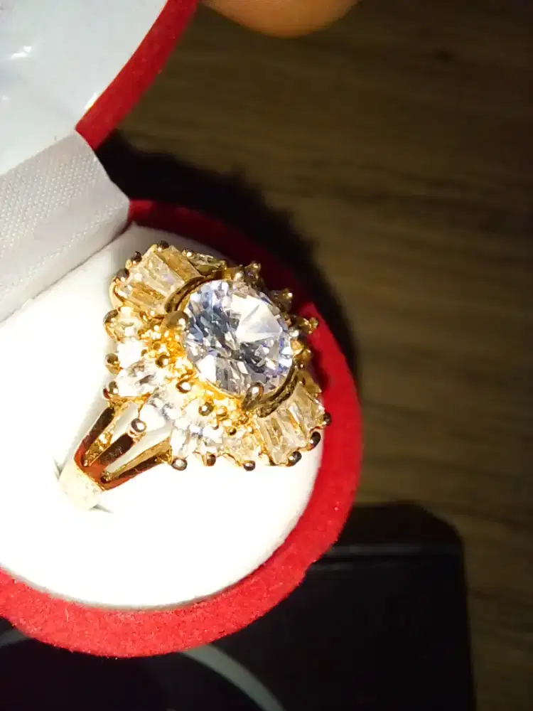 Cincin cantik the Queen