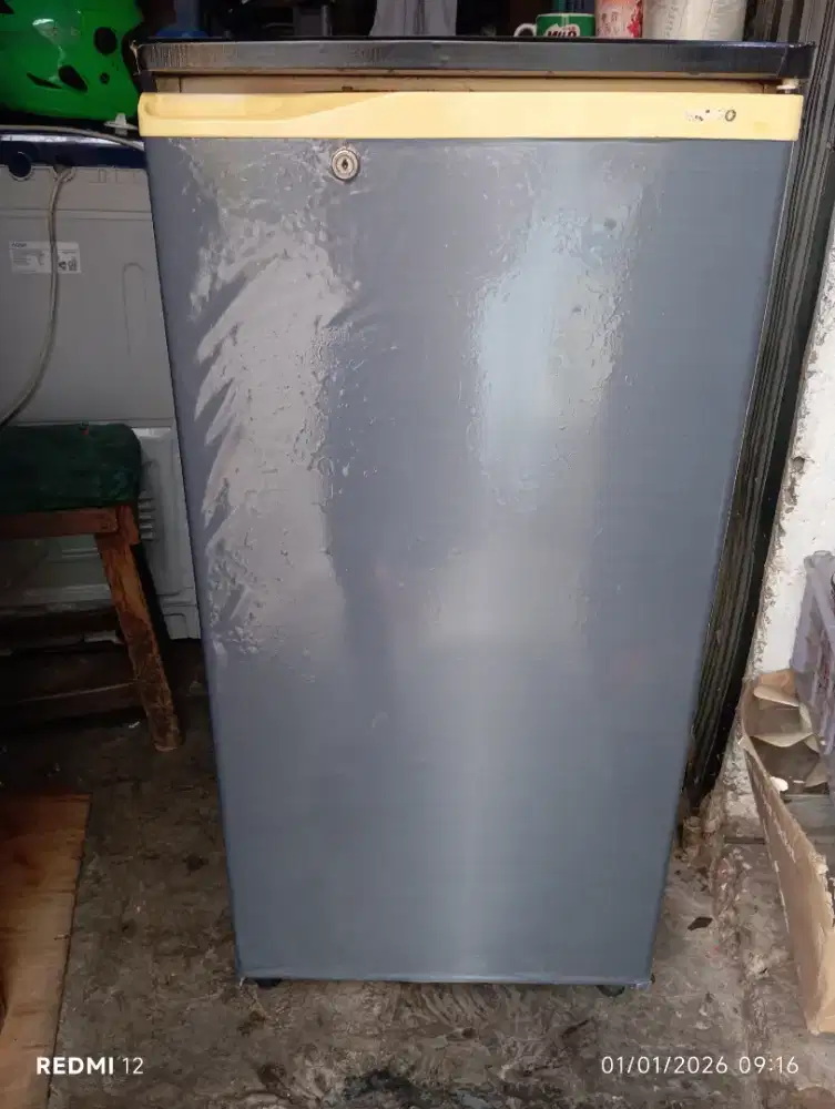 kulkas 1 pintu merek Sanyo mungil cocok untuk space terbatas normal