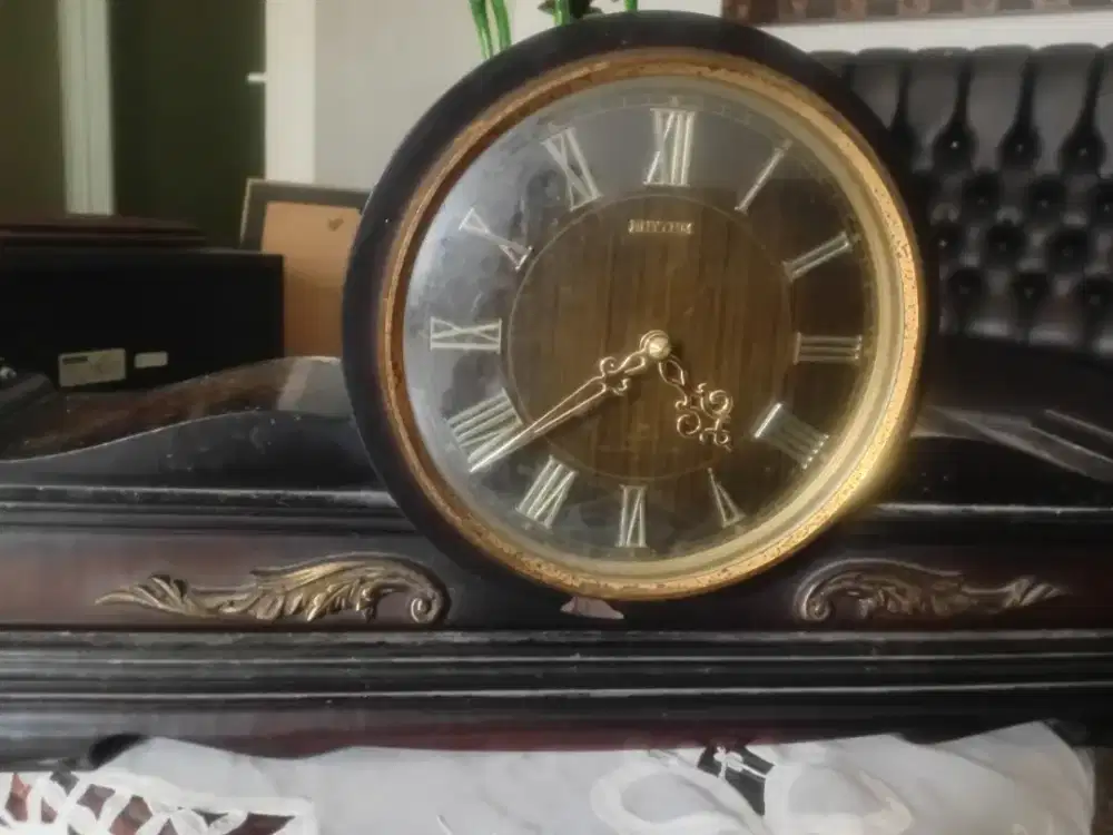 Jam Meja Antik usia > 50 tahun