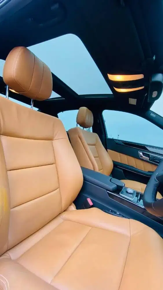 Mercy E300 Avantgarde Panoramic 2010 Hitam DP Ceper