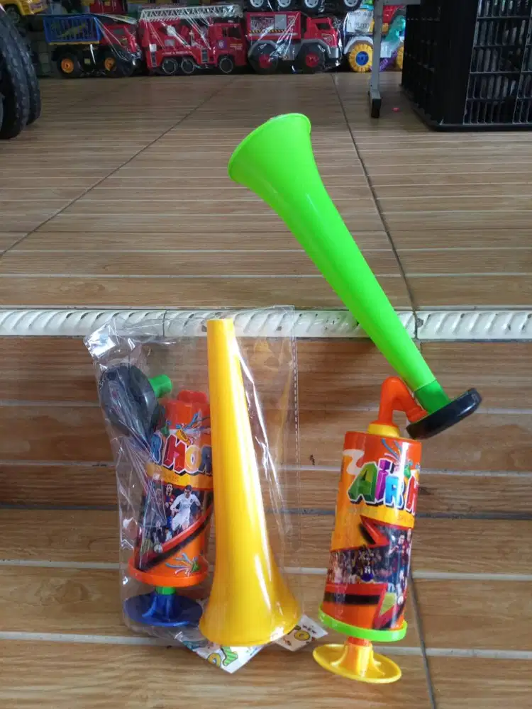 mainan anak terompet