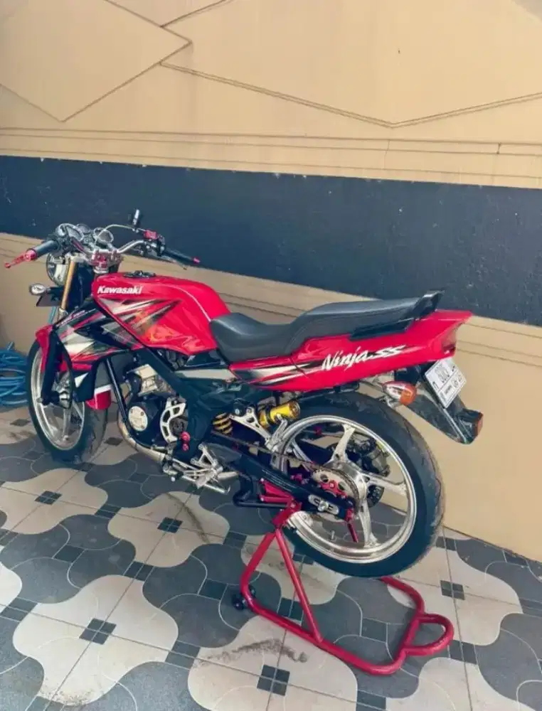 KAWASAKI NINJA SS 2013 MERAH FERARRI