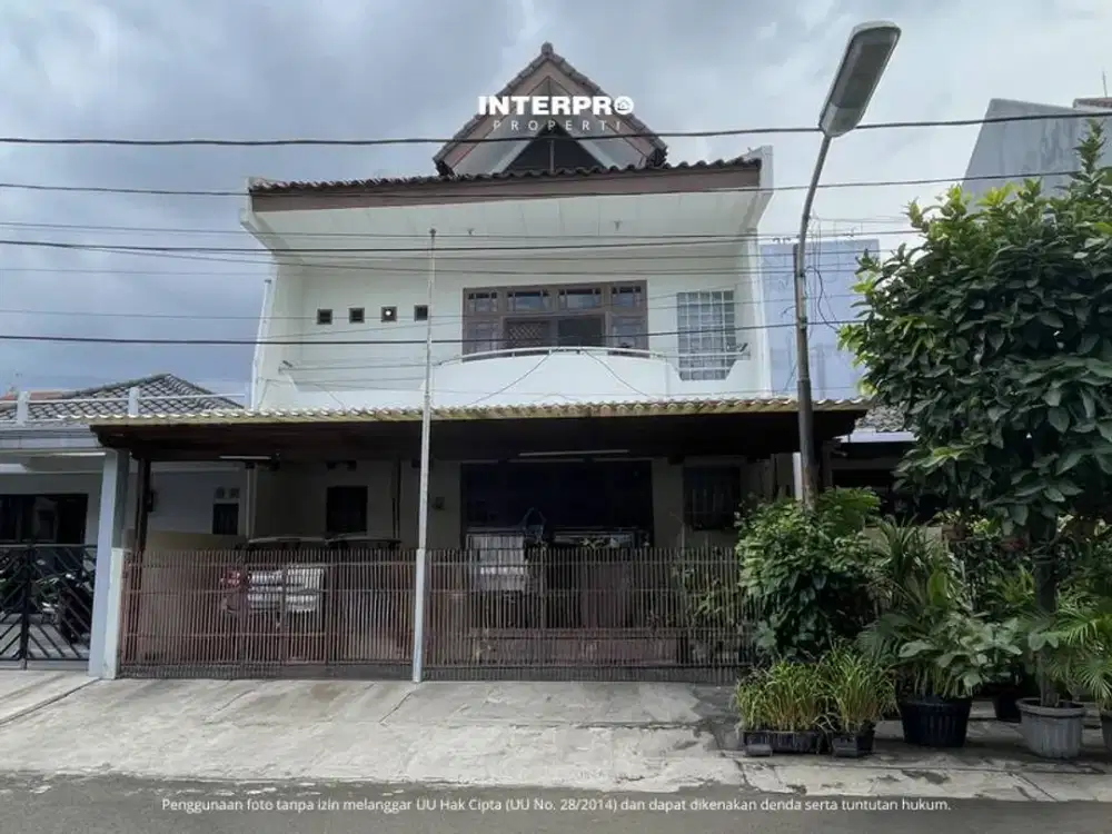 Rumah 2,5 Lantai Dijual Puri Indah Kembangan Area Nyaman dan Bebas Banjir - Luas 160m2