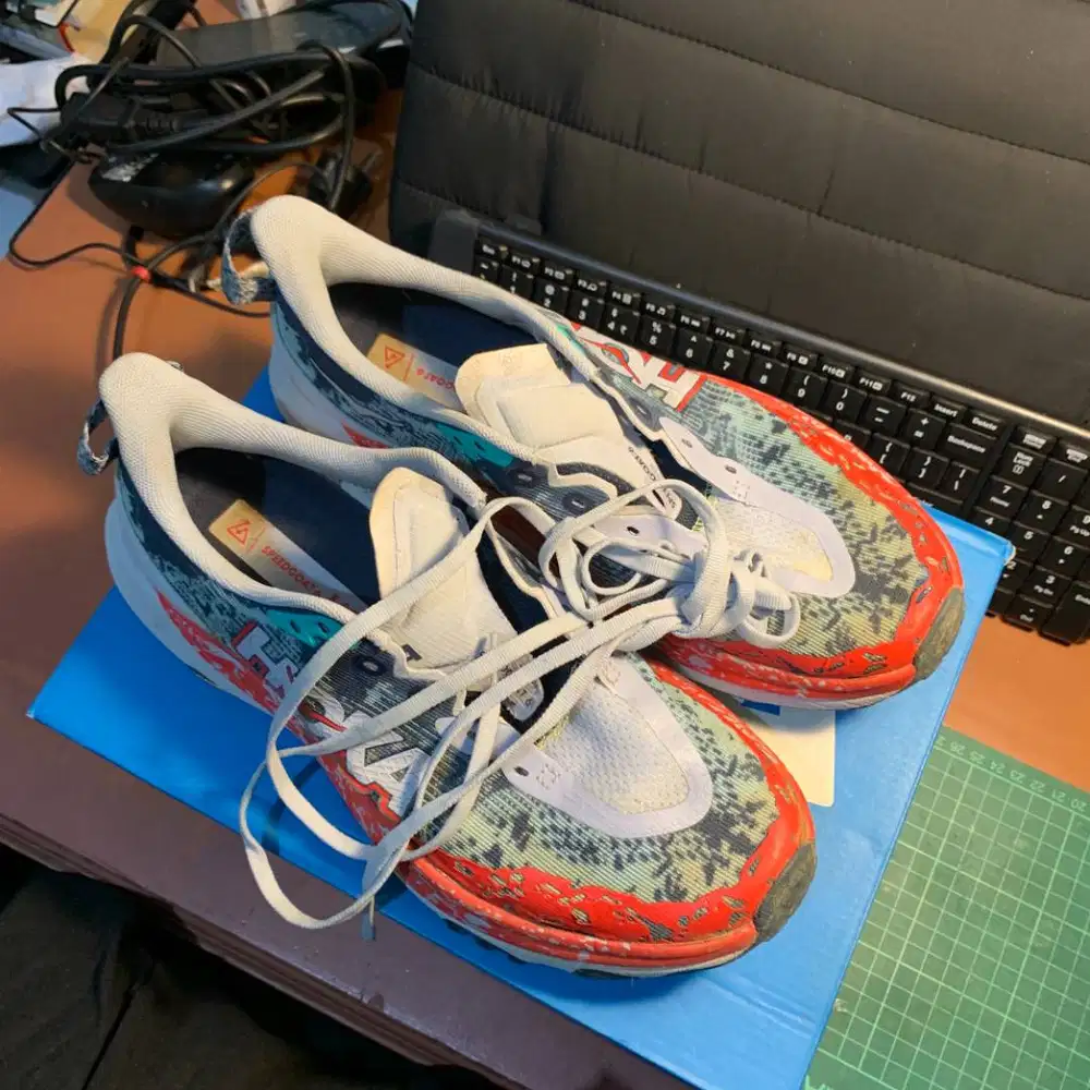 (Preloved) HOKA Speedgoat 6 - Gull / Stormy Skies (Men) Original MAP