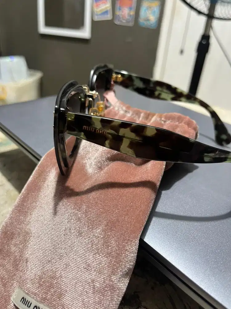 kacamata miu miu