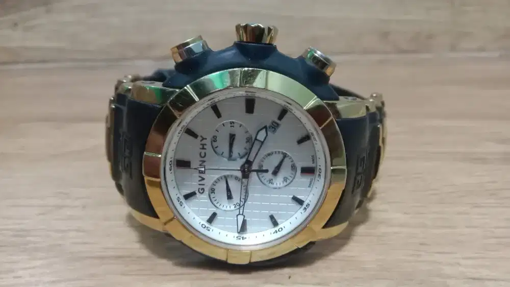 Jam tangan givenchy original
