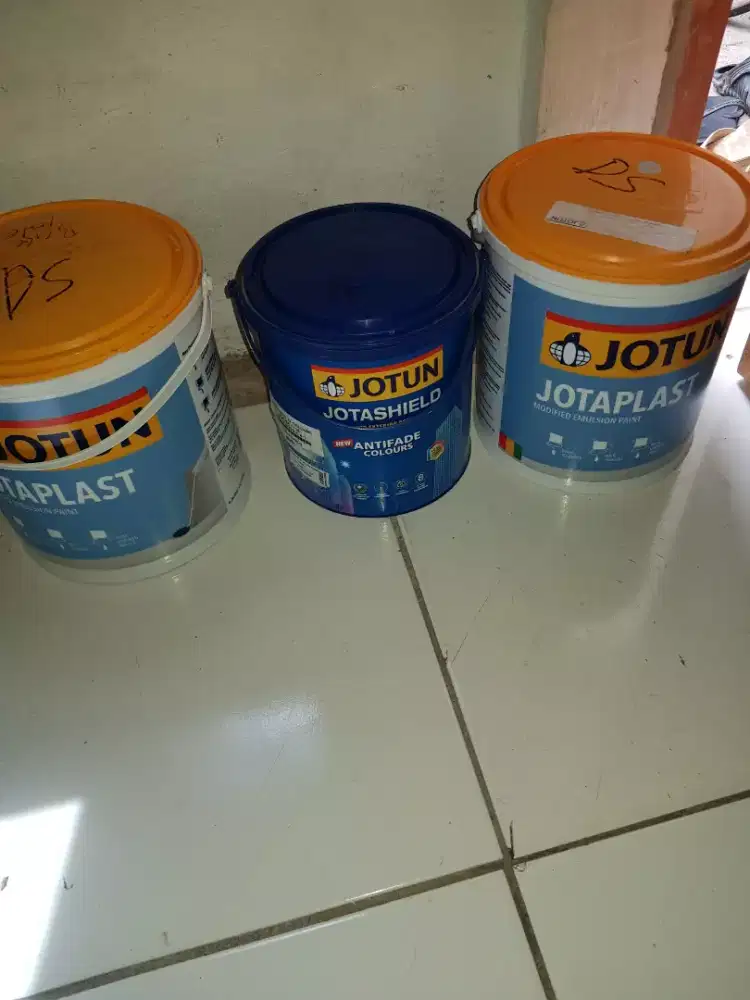 Cat jotun warna biru telur asin asli ori insaallah amanah  ada 3