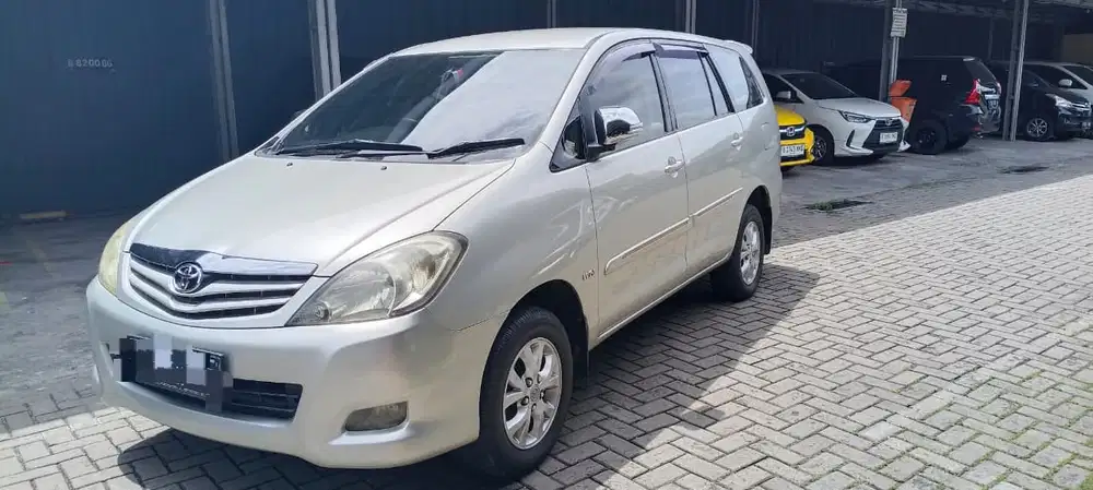 Toyota Kijang Innova 2011 Bensin