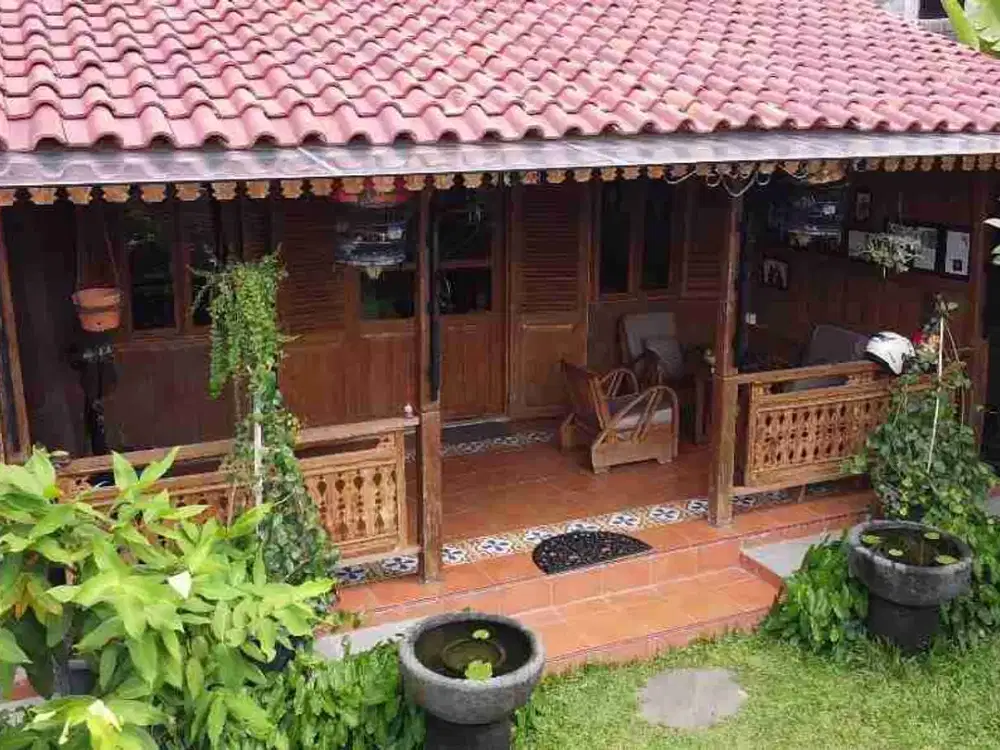 TANAH + BANGUNAN RUMAH JOGLO - LOKASI PREMIUM JL MOH. YAMIN RENON