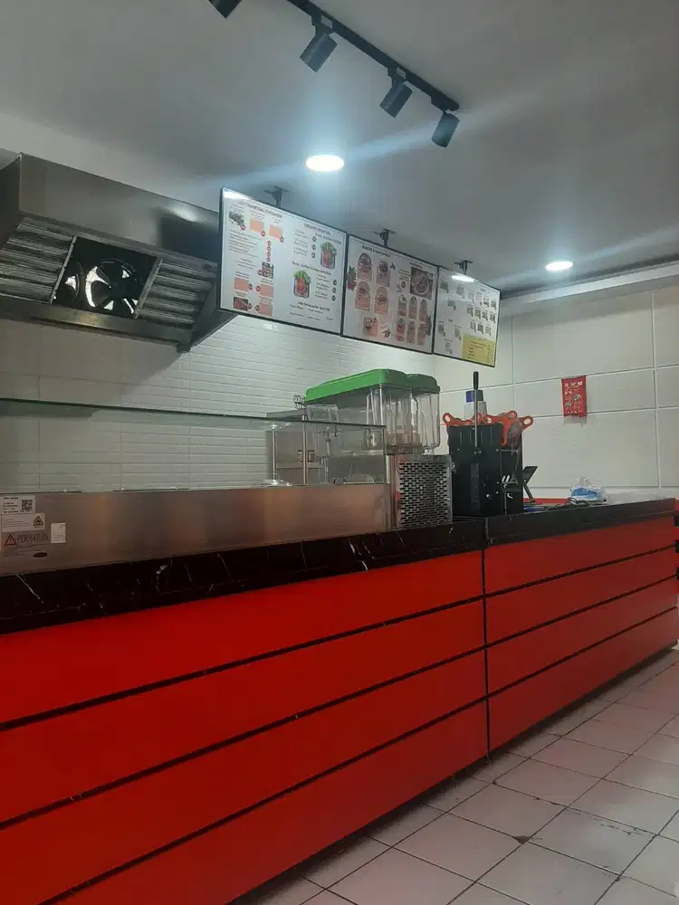 Chef atau kitchen helper