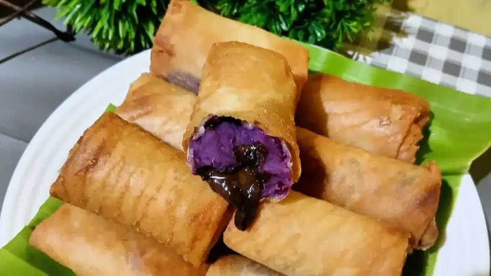 Lumpiah ubi ungu isi coklat lumer dan keju mozzarella