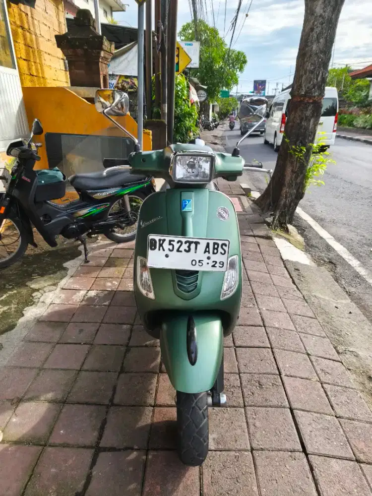 DIJUAL MOTOR VESPA 2019 SEKEN