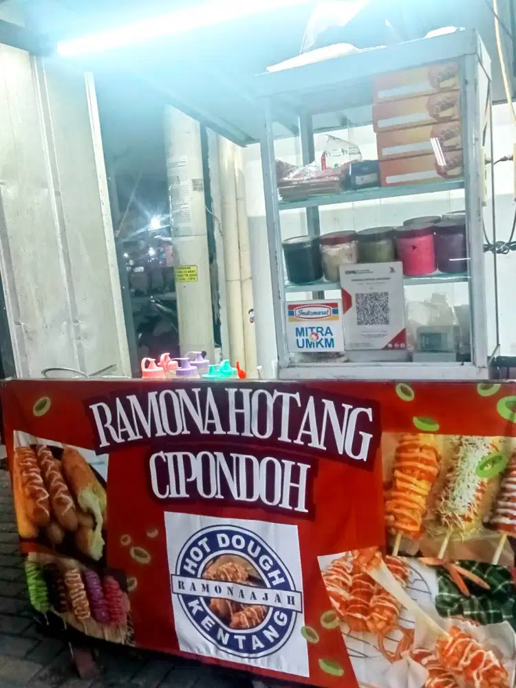 Dicari Karyawan Penjaga Stand Makanan (Hotang & Corndough)