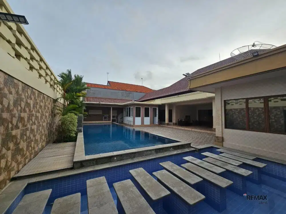 Villa Mewah, Dekat Tiara Gatzu Dijual, di Kerobokan, Kuta Utara Area
