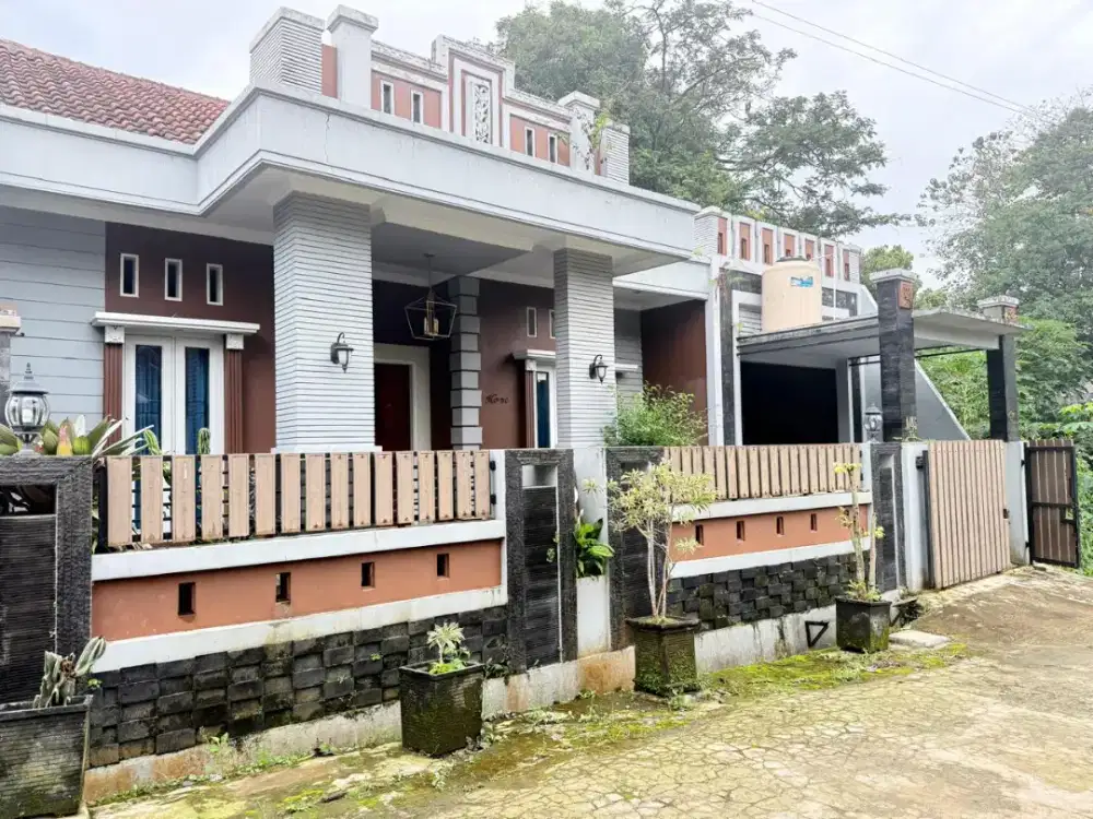 Disewakan rumah klasik modern, pusat kota kuningan
