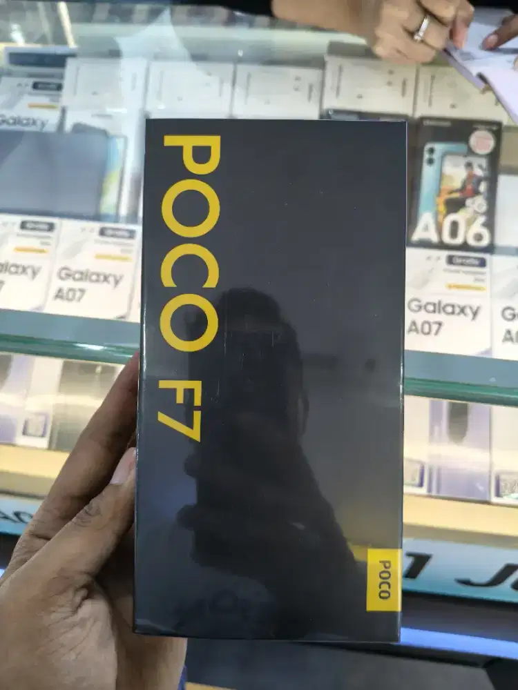 Poco f7 12/512 white
