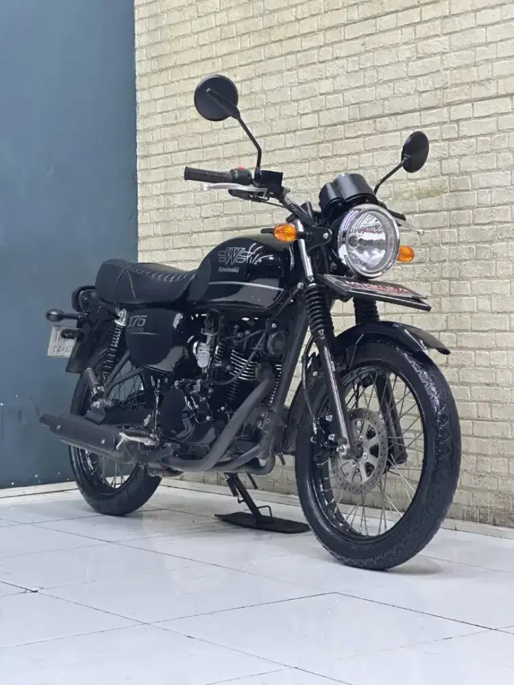 KAWASAKI W175 SE 2022 - Chintia Mustika