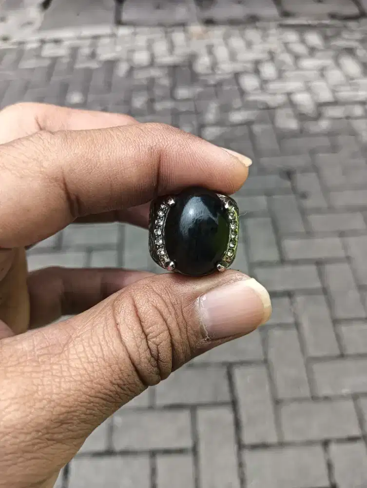 Batu Black Jade ( Giok Hitam )