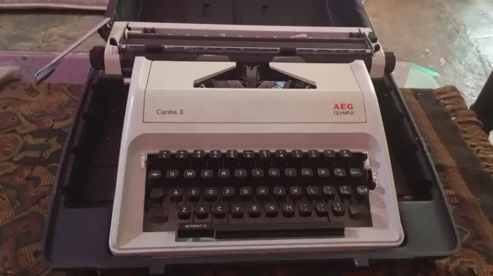 Mesin Tik Brother dan Carina
