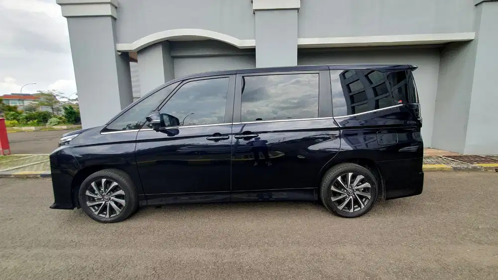 Toyota Voxy 2023 Bensin