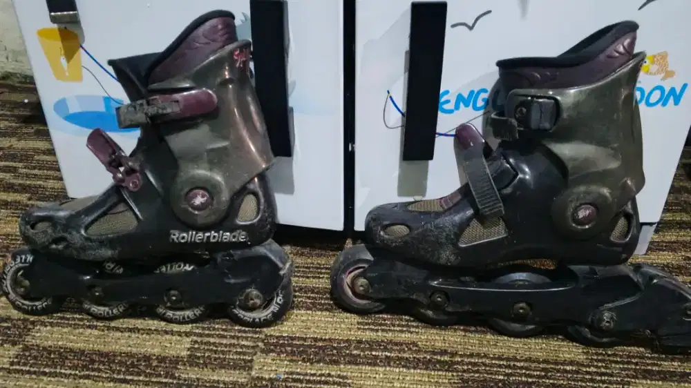 Sepatu roda merk Roller Blade