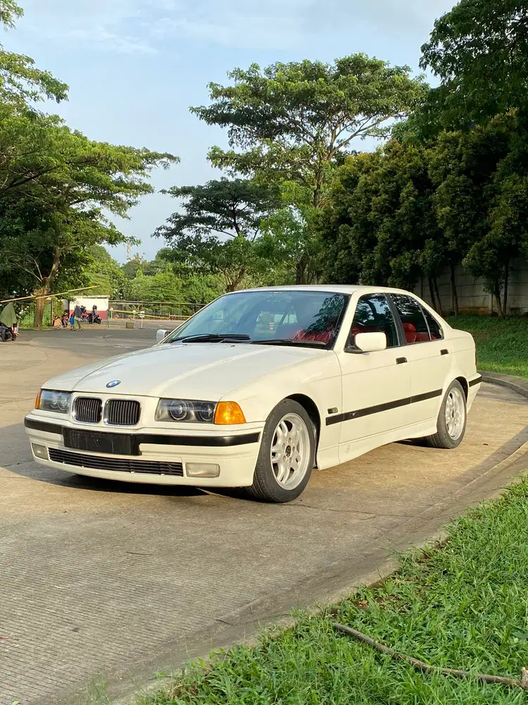 BMW 320i 1995 Bensin