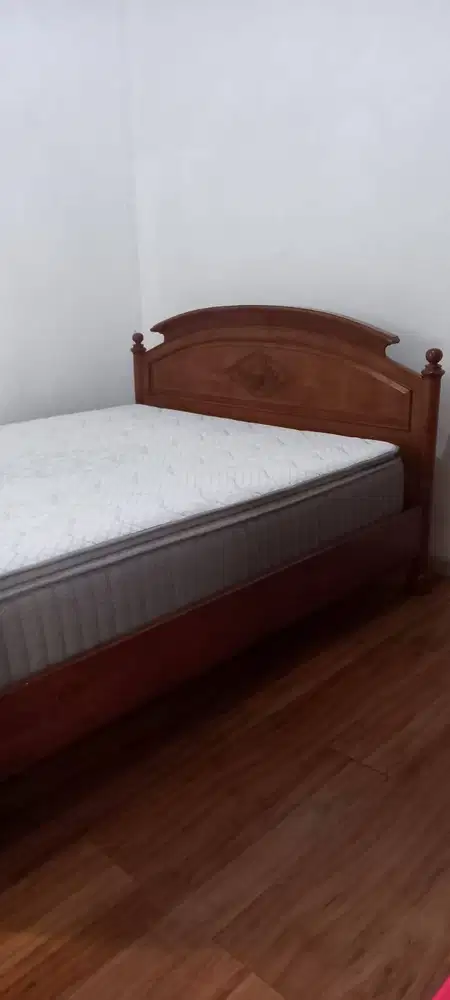 Dijual Kasur Springbed Merk Uniland beserta Dipan Bahan Jati