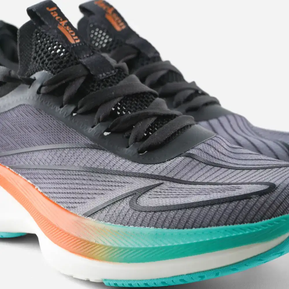 Sepatu lari Jackson active