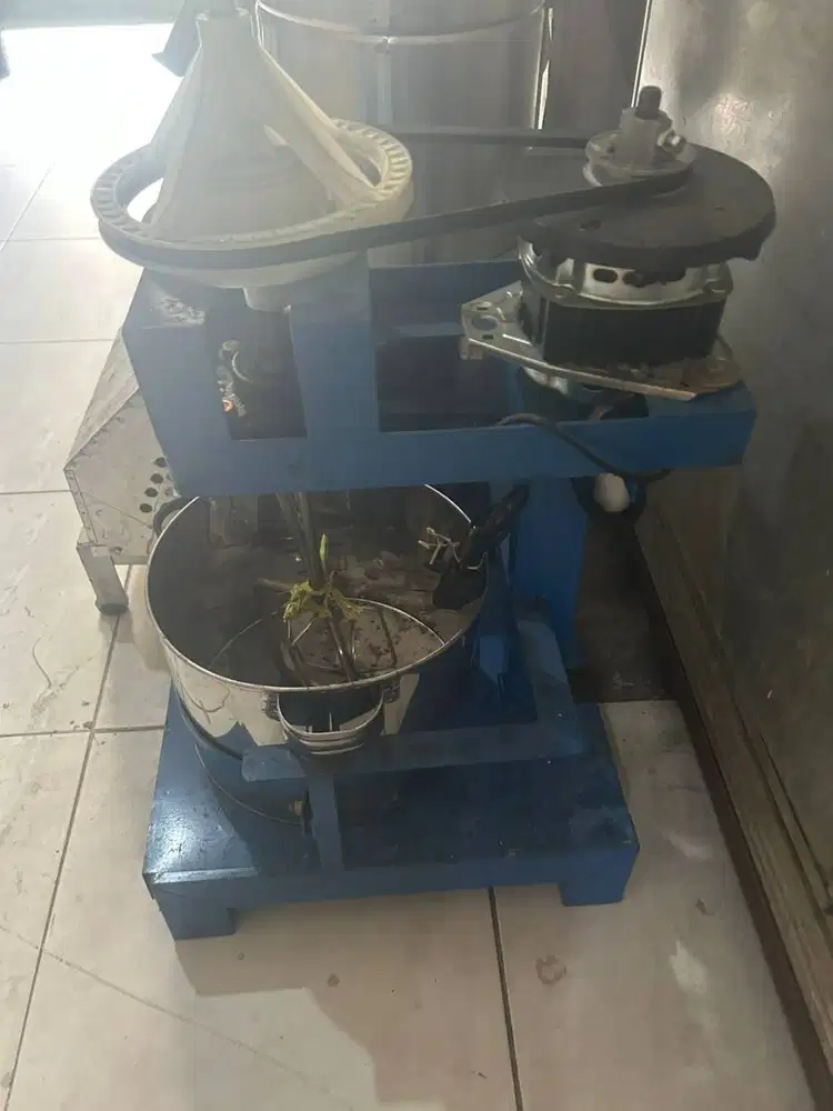MESIN MIXER ADONAN BROWNIES ES CREAM KUE BOLU KUE KERING DLL 20 LITER