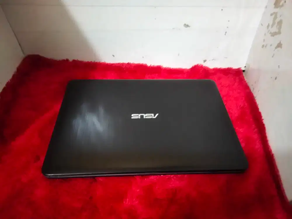 Laptop keren Asus X441B/AMD A9-9425/RAM 4GB/ssd128gb /VGARADEON R5