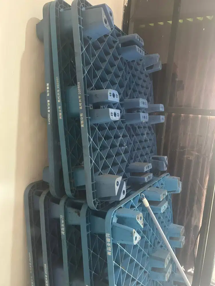 PALLET PLASTIK KUAT UKURAN 1,2 METER X1,2 METER 8 UNIT