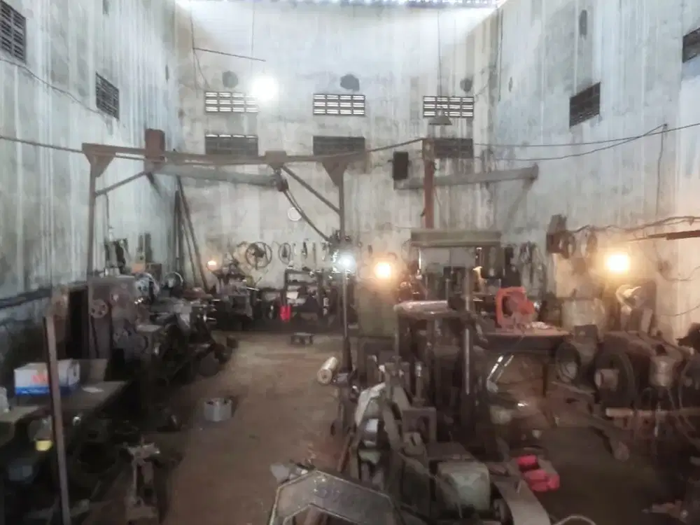 Dijual Rumah Ex Bengkel Jl. Woltermonginsidi Semarang