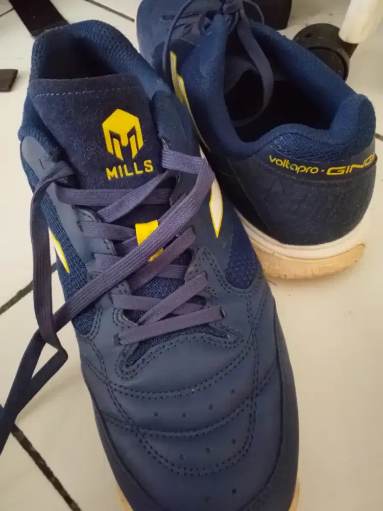 Sepatu futsal Mills voltapro ginga