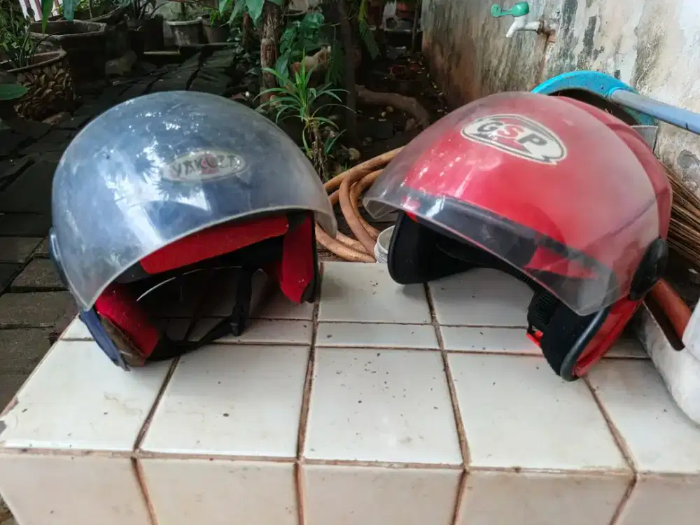 Helm anak ada 2 buah ambil semua 40rb saja