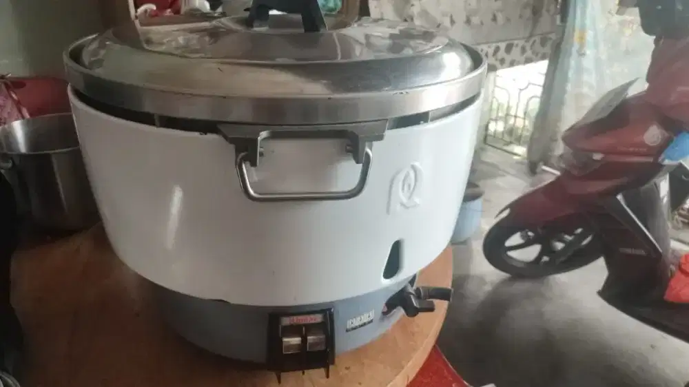 rice cooker gas. Merek Rinnai. Kapasitas 10 liter.